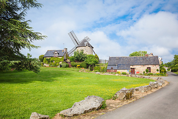포토 JPG 해외이미지 문화 건축양식 자연 하늘 바람 사람없음 초록색 파란색 힘 풍차 에너지 프랑스 바위 시골 역사 장면 프랑스어 방앗간 옛날 해외202004 해외포토 자연요소 문자 건축 유럽 컬러 날씨 돌_바위 생태계 파일형식 이미지허브
