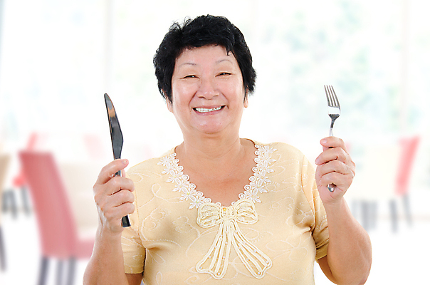포토 JPG 해외이미지 1 라이프스타일 여자 행복 아시아 여유 음식 포크 가족 엄마 실내 건강 요리 한명 미소 사람 앉기 동양인 성인 내부 식당 식사 중국 기쁨 잡기 칼 60대 먹기 준비 리빙 말레이시아 옛날 해외202004 해외포토 식기 노년 감정 나라 관계 모션 표정 인종 생활 상점 파일형식 이미지허브