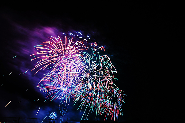 포토 JPG 해외이미지 백그라운드 하늘 불 불꽃 새로움 기념 폭죽 사람없음 빨간색 파티 검은색 흰색 축하 업무 야간 폭발 파열 해외202004 해외포토 자연요소 컬러 컨셉 이벤트 작업 파일형식 이미지허브
