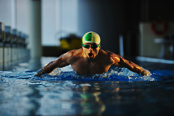 포토 JPG 해외이미지 백인 남자 수영복 스포츠 수영장 한명 상반신 성인 아웃포커스 물 운동 수영 수영선수 성인남자한명만 해외202004 해외포토 자연요소 서양인 1 옷 운동선수 촬영기법 건강 사람 수상스포츠 남자한명만 성인남자만 파일형식 이미지허브