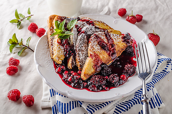 포토 JPG 해외이미지 접시 포크 실내 사람없음 우유 식탁보 우유병 민트 흰배경 산딸기 과일잼 슈가파우더 해외202004 프렌치토스트 해외포토 식기 백그라운드 과일 병_용기 유제품 내부 흰색 잼 허브 토스트 파일형식 이미지허브