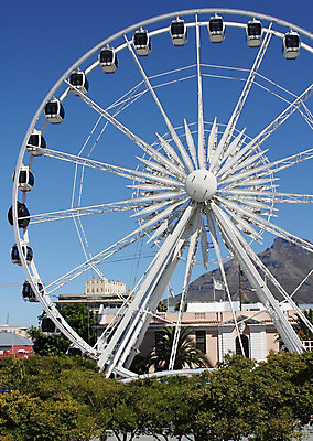 포토 JPG 해외이미지 공원 아프리카 하늘 사람없음 야외 가로 여름 파란색 기쁨 놀이공원 흰색 바퀴 원형 승차 큼 회전목마 공평 남아프리카 케이프타운 해외202004 해외포토 도형 계절 공공시설 감정 나라 컬러 모션 테마파크 놀이기구 크기 남아프리카공화국 파일형식 이미지허브