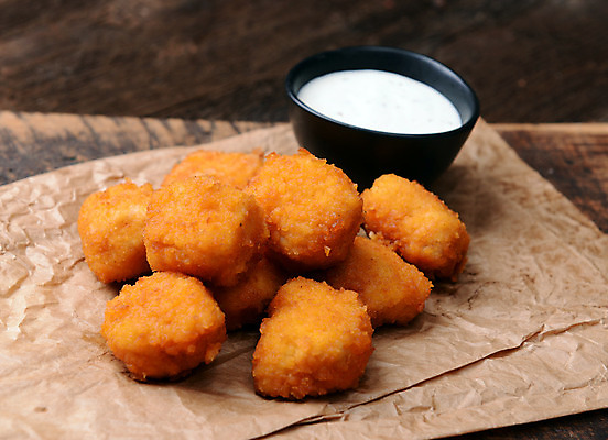 포토 JPG 해외이미지 전통 종이 음식 조각 백그라운드 날개 부분 패스트푸드 마늘 요리 사람없음 목재 쌓기 식사 치킨 미국 튀김 신선 뜨거움 사발 황금 맛 폐기물 케첩 갑판 책상 속도 옛날 핸드메이드 해외202004 해외포토 나무 가구 컨셉 북아메리카 배_교통 채소 재료 모션 사기그릇 소스_음식 인스턴트 쓰레기 닭고기요리 파일형식 이미지허브