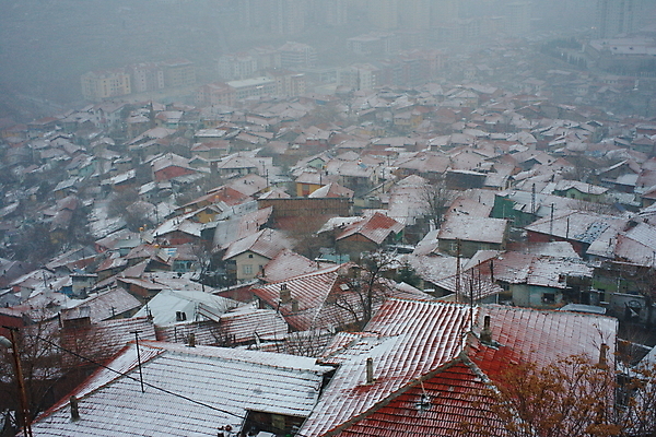 포토 JPG 해외이미지 실루엣 겨울 지붕 벽돌 아파트 주택 파노라마 사람없음 추위 안개 도시 타일 천장 광장 커뮤니티 이익 타운 서식지 스카이라인 타입 이웃 눈보라 교외 왜곡 폭설 해외202004 해외포토 계절 날씨 눈_날씨 촬영기법 건물 자연재해 파일형식 이미지허브