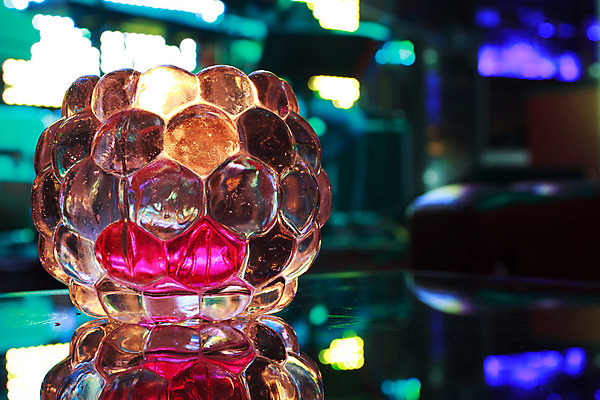 포토 JPG 해외이미지 음료 유리 조명 사람없음 내부 빨간색 초록색 파란색 환경 와인 무대 바 피아노 고급 서비스 네온 해외202004 해외포토 컬러 컨셉 재질 주류 건반악기 파일형식 이미지허브