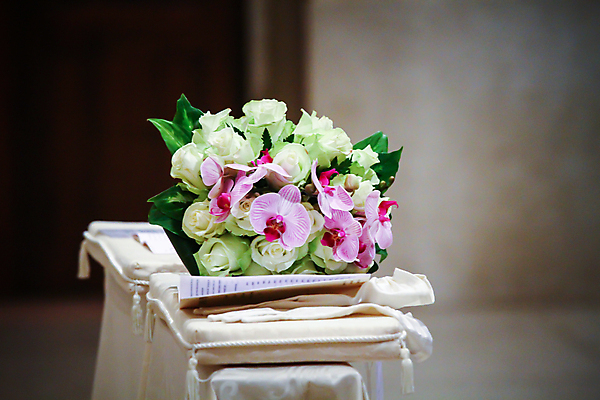 포토 JPG 해외이미지 전통 커플 꽃 종교 꽃다발 신랑 결혼 2 건축양식 결혼식 관리 사랑 서기 사람없음 내부 장식 빛 장미 성당 교회 성경 흰색 기도 축하 황금 심볼 신성 베일 제단 해외202004 해외포토 식물 건축 감정 컬러 컨셉 종교용품 관계 종교건축 모션 이벤트 건물 파일형식 이미지허브