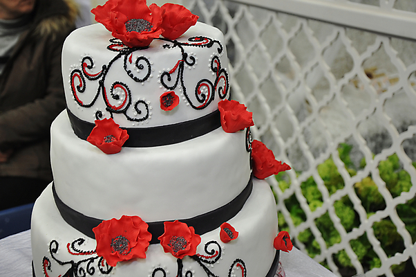 포토 JPG 해외이미지 꽃 결혼 사람없음 장식 빨간색 케이크 웨딩케이크 해외202004 해외포토 식물 컬러 디저트 이벤트 파일형식 이미지허브