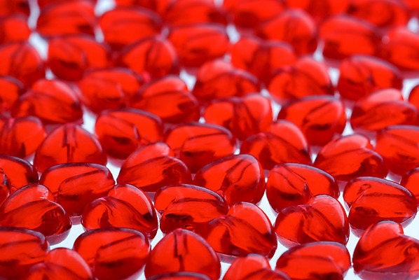 포토 JPG 해외이미지 모양 백그라운드 목걸이 유리 발렌타인데이 사랑 사람없음 장식 빨간색 마음 심볼 강렬 많음 해외202004 해외포토 감정 컬러 컨셉 장신구 데이이벤트 재질 파일형식 이미지허브