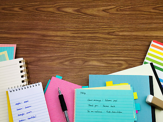 포토 JPG 해외이미지 학생 교육 문화 텍스트 교실 학교 수업 사람없음 책 단어 스터디 세계 글로벌 연필 펜 쪽지 공책 시험 퀴즈 가르침 강의 사전 번역 해외202004 해외포토 문자 문구용품 학용품 학습 필기구 파일형식 이미지허브