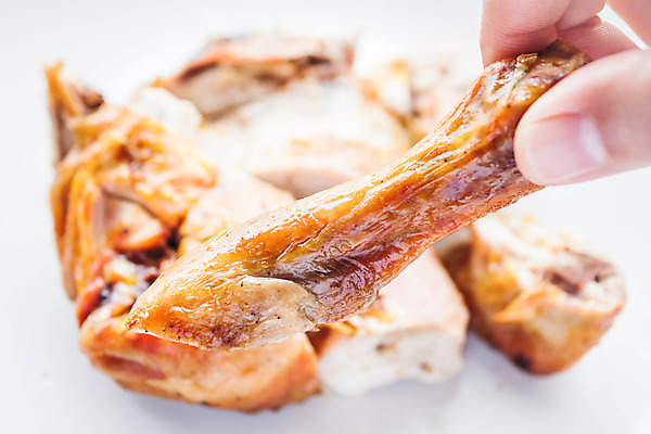 포토 JPG 해외이미지 접시 손 음식 백그라운드 패스트푸드 건강 육류 요리 사람없음 갈색 식당 식사 저녁식사 치킨 튀김 흰색 잡기 맛 그릴 바비큐 먹기 배고픔 레시피 칼로리 훈제 점심식사 해외202004 해외포토 식기 컬러 컨셉 식재료 모션 주방용품 신체부위 상점 인스턴트 닭고기요리 파일형식 이미지허브