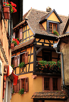 포토 JPG 해외이미지 전통 꽃 유럽 도로 벽 여행 건축양식 휴가 산 거리 주택 항해 사람없음 건물 목재 물 컬러풀 평화 마을 고요 프랑스 시골 분수 시골집 정사각형 지역 프랑스어 루트 옛날 스타일 해외202004 해외포토 자연요소 도형 나무 식물 문자 건축물 건축 나라 길 컬러 컨셉 배_교통 재료 교통시설 파일형식 이미지허브