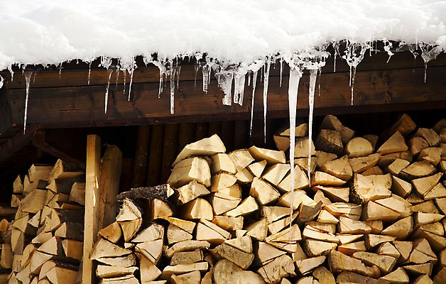 포토 JPG 해외이미지 외관 계절 크리스마스 겨울 자연 날씨 사람없음 야외 건물 목재 냉동 얼음 추위 흰색 숲 서리 고드름 눈내림 해외202004 해외포토 자연요소 나무 건축물 기념일 컬러 재료 눈_날씨 생태계 파일형식 이미지허브