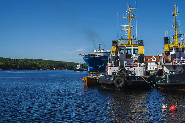 포토 JPG 해외이미지 산업 밧줄 바다 비즈니스 교통시설 하늘 노동자 항해 노르웨이 사람없음 물 파란색 힘 화물 업무 보트 큼 무역 함선 상업 무거움 물류 해외202004 해외포토 자연요소 직업 유럽 줄 컬러 교통 배_교통 운송업 작업 무게 크기 시설 파일형식 이미지허브