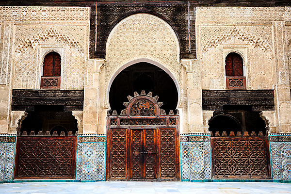 포토 JPG 해외이미지 종교 패턴 건축양식 학교 사람없음 목재 장식 문 세계문화유산 도자기 이슬람교 타일 아치 대문 모자이크 모로코 메디나 명승지 안뜰 해외202004 해외포토 나무 교육 건축 무늬 재료 아프리카 풍경 문화재 파일형식 이미지허브