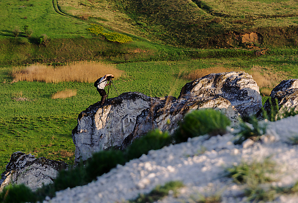 포토 JPG 해외이미지 직업 1 남자 스포츠 여행 포즈 밭 자연 사람 풍경 취미 사람없음 야외 가로 빛 햇빛 카메라 디지털 일몰 봄 땅 사진사 지역 삼각대 무료 유일 해외202004 해외포토 계절 농업 전자제품 태양 노을 작가 생태계 파일형식 이미지허브