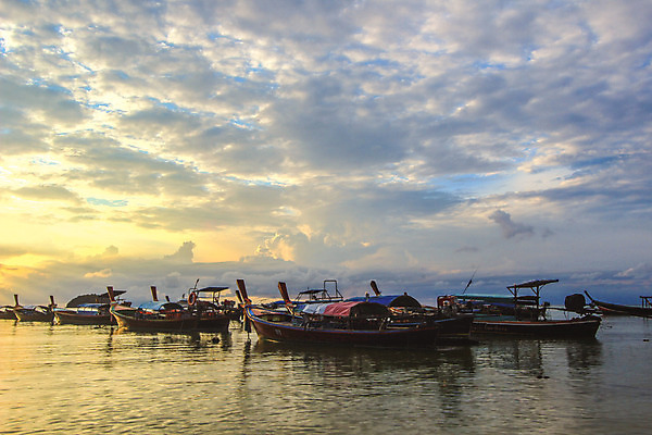 포토 JPG 해외이미지 주간 나무 구름 밧줄 바다 잎 하늘 휴가 파노라마 그림자 사람없음 목재 초록색 여름 파란색 컬러풀 햇빛 반사 침묵 일몰 활발 덮개 바위 신선 보트 그늘 질감 스카이라인 마디 강렬 깊이 수목 수평선 해외202004 해외포토 자연요소 식물 계절 줄 컬러 컨셉 배_교통 재료 촬영기법 태양 노을 소리 뚜껑 돌_바위 파일형식 이미지허브