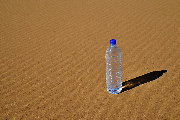 포토 JPG 해외이미지 1 아시아 음료 모래 여행 백그라운드 패턴 자연 건조 풍경 사람없음 야외 물 갈색 노란색 맑음 침묵 장비 사막 뜨거움 수분 플라스틱 갈증 땅 플라스크 오브젝트 먼지 진흙 사하라 내추럴 고립 해외202004 해외포토 자연요소 나라 컬러 무늬 아프리카 재질 날씨 실험기구 소리 생태계 파일형식 이미지허브