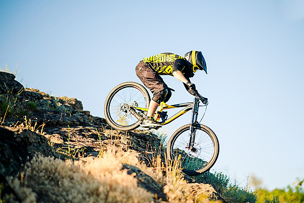 포토 JPG 해외이미지 남자 스포츠 한명 성인 야외 자전거 라이더 산악자전거 성인남자한명만 해외202004 해외포토 1 사람 바이크 남자한명만 성인남자만 파일형식 이미지허브