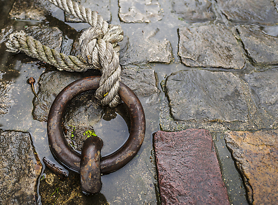 포토 JPG 해외이미지 밧줄 바다 백그라운드 항해 안전 사람없음 야외 물 금속 항구 젖음 수확 바위 반지 고리 황무지 철 부식 매듭 고체 나루 옛날 잠금해제 철강 해외202004 해외포토 자연요소 줄 농업 배_교통 장신구 교통시설 재질 돌_바위 파일형식 이미지허브