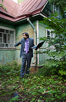 포토 JPG 해외이미지 백인 1 남자 생각 인터넷 비즈니스 통신 자연 주택 한명 사람 정장 성인 여름 노트북 유행 슬픔 무선전화기 우울증 해외202004 해외포토 서양인 옷 계절 감정 건물 전자제품 질병 전화기 생태계 파일형식 이미지허브