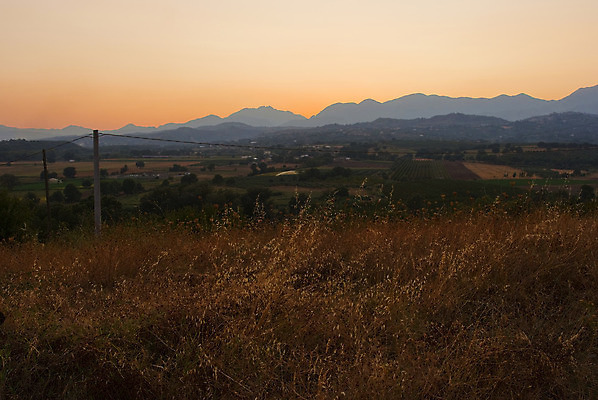 포토 JPG 해외이미지 계절 유럽 여행 농업 자연 산 풍경 사람없음 야외 농경지 환경 침묵 일몰 이탈리아 가을 시골 저녁 9월 해외202004 해외포토 나라 산업 농장 노을 소리 날짜 야간 생태계 파일형식 이미지허브
