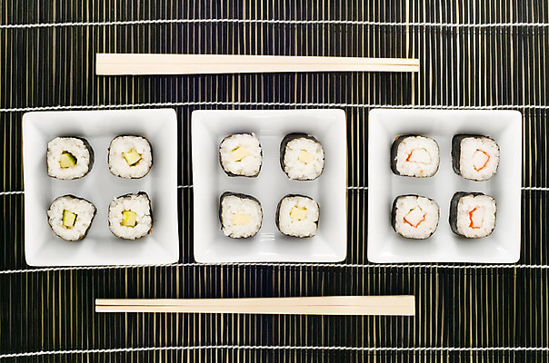 포토 JPG 해외이미지 전통 라이프스타일 접시 아시아 음식 조각 다이어트 젓가락 밥 새우 건강 어류 요리 동양인 사람없음 식당 일본 식사 저녁식사 초밥 신선 바 해조류 맛 먹기 장어 해산물 오브젝트 준비 날것 롤 서빙 연어 모음 동쪽 설정 점심식사 이국적 해외202004 해외포토 식기 나라 컨셉 모션 수저 갑각류 인종 생활 상점 수중동물 해양식물 방향 일본음식 파일형식 이미지허브