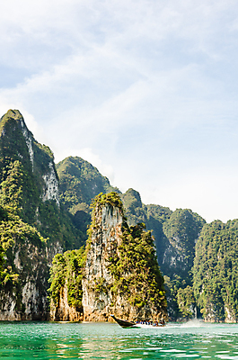 포토 JPG 해외이미지 나무 구름 아시아 호수 섬 여행 태국 자연 하늘 산 국립공원 사람 풍경 사람없음 야외 초록색 물 빛 강 햇빛 여행객 보트 크루즈 석호 내추럴 터키석 해외202004 해외포토 자연요소 식물 공원 나라 컬러 배_교통 태양 보석 생태계 파일형식 이미지허브