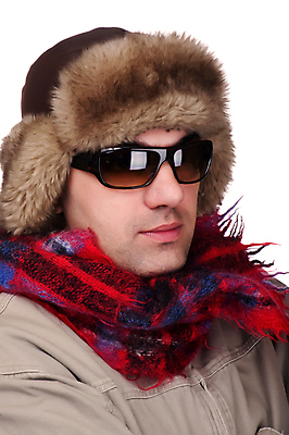 포토 JPG 해외이미지 백인 모델 응시 옷 남자 얼굴 겨울 털 한명 사람 성인 선글라스 갈색 유행 목도리 회색 흰색 도시 시원함 캡모자 해외202004 해외포토 서양인 모자_잡화 1 시선 잡화 계절 안경 컬러 신체부위 파일형식 이미지허브