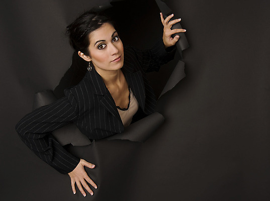 포토 JPG 해외이미지 모델 응시 여자 행복 얼굴 비즈니스 갈색머리 한명 미소 사람 정장 재킷 기쁨 자신감 닫기 밀기 찢어짐 심각 해외202004 해외포토 1 헤어스타일 시선 옷 감정 컨셉 모션 표정 신체부위 외투 파일형식 이미지허브