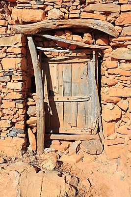 포토 JPG 해외이미지 전통 벽 아프리카 프레임 사람없음 건물 목재 문 시골 모로코 구식 아랍어 옛날 핸드메이드 해외202004 해외포토 나무 건축물 나라 재료 파일형식 이미지허브