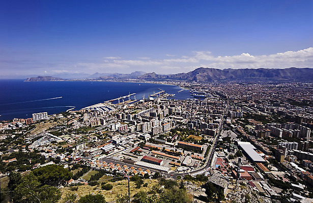 포토 JPG 해외이미지 문화 바다 여행 거리 미술 해변 사람없음 건물 조각상 성당 마을 이탈리아 도시 뜨거움 지중해 타운 해외202004 해외포토 건축물 유럽 종교건축 문화예술 조형물 파일형식 이미지허브