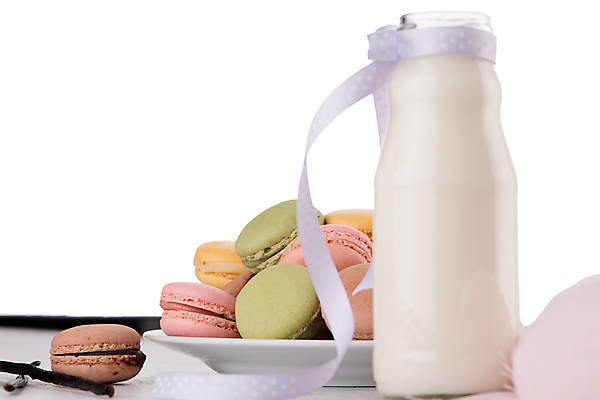 포토 JPG 해외이미지 접시 리본 실내 사람없음 우유 달콤 우유병 흰배경 마카롱 바닐라 해외202004 알록달록 해외포토 식기 백그라운드 병_용기 디저트 유제품 내부 컬러풀 흰색 맛 파일형식 이미지허브