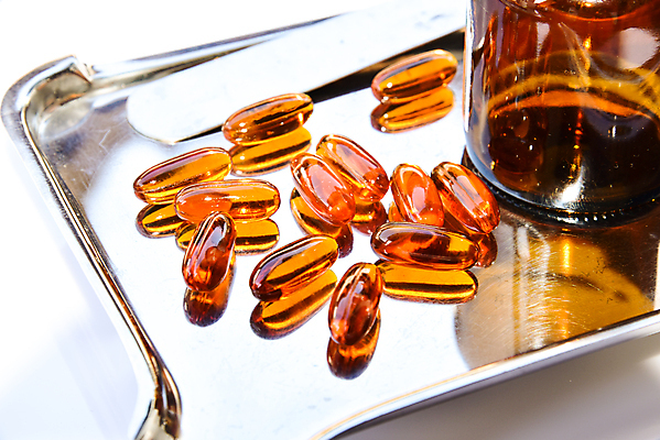 포토 JPG 해외이미지 백그라운드 건강 어류 사람없음 알약 약 갈색 건강관리 흰색 상품 먹기 흰배경 상승 처방 보충 고립 돌봄 오메가 해외202004 해외포토 컬러 컨셉 의학 모션 관리 수중동물 파일형식 이미지허브