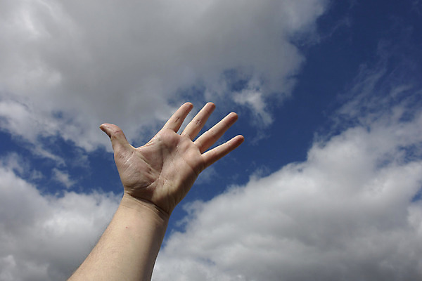 포토 JPG 해외이미지 구름 손 종교 컨셉 신체 손가락 하늘 추상 손바닥 사람 성인 사람없음 파란색 청춘 평화 믿음 희망 힘 꿈 터치 탐험 흰색 기도 영혼 좌절 대표 질문 사인 검색 주기 팔 천국 신앙심 지원 특별함 패기 헬프 필요 해외202004 해외포토 자연요소 감정 컬러 무늬 모션 신체부위 도움 자신감 파일형식 이미지허브