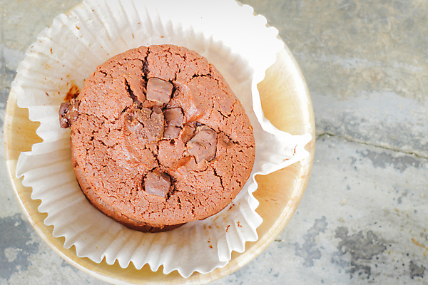 포토 JPG 해외이미지 종이 음식 백그라운드 비즈니스 사업가 텍스트 탁자 디저트 사람없음 목재 갈색 세일 쌓기 쿠키 초콜릿 식사 어둠 공백 빵집 수확 시골 달콤 맛 아침식사 설탕 굽기 먹기 상쾌 코코아 식용 핸드메이드 억울 해외202004 해외포토 나무 직업 감정 음료 컬러 가구 컨셉 농업 재료 모션 상점 구이 파일형식 이미지허브