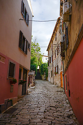 포토 JPG 해외이미지 외관 유럽 문화 바다 여행 건축양식 자연 하늘 휴가 거리 주택 사람 풍경 사람없음 야외 건물 가로 물 여름 도시풍경 여행객 금지 조약돌 도시 역사 지중해 장면 타운 크로아티아 구식 멀티 옛날 해외202004 해외포토 자연요소 건축물 계절 건축 나라 돌_바위 생태계 파일형식 이미지허브