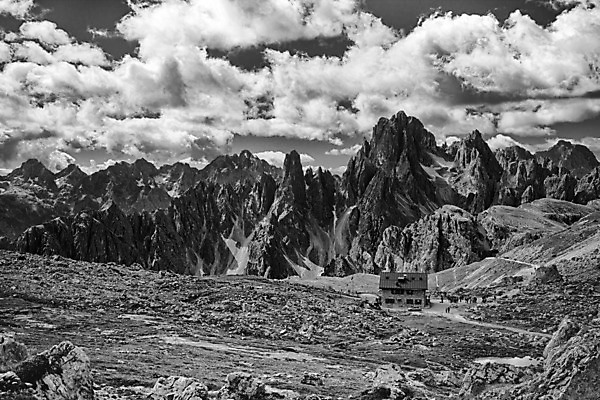 포토 JPG 해외이미지 유럽 여행 자연 하늘 휴가 산 흑백 풍경 사람없음 야외 여름 계곡 맑음 놀람 이탈리아 하이킹 가을 시골 알프스 북쪽 남쪽 절정 해외202004 해외포토 계절 감정 나라 레저 날씨 촬영기법 표정 방향 생태계 파일형식 이미지허브