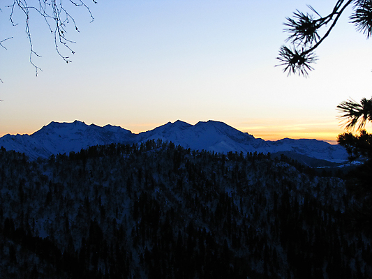 포토 JPG 해외이미지 식물 백인 구름 유럽 여행 백그라운드 자연 하늘 산 거리 파노라마 종류 풍경 경사 사람없음 목재 정상 메인 언덕 산등성이 파일 빙하 러시아 암초 안심 내추럴 루트 선로 절정 해외202004 해외포토 자연요소 서양인 나무 나라 재료 촬영기법 육류 생태계 파일형식 이미지허브