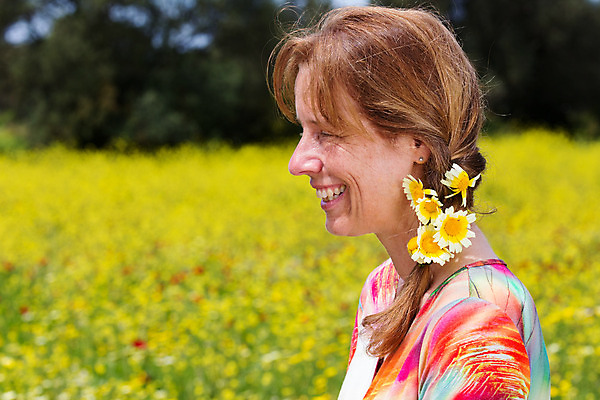 포토 JPG 해외이미지 식물 백인 긴머리 계절 공원 여자 꽃 행복 유럽 얼굴 꽃무늬 밭 농업 자연 한명 미소 웃음 사람 성인 야외 여름 컬러풀 노란색 머리 맑음 봄 기쁨 개화 유채 내추럴 해외202004 해외포토 서양인 1 헤어스타일 공공시설 감정 나라 산업 컬러 무늬 날씨 표정 신체부위 생태계 파일형식 이미지허브