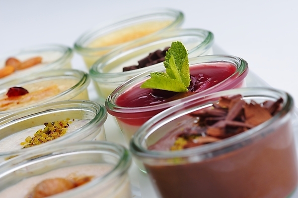 포토 JPG 해외이미지 실내 종류 사람없음 여러개 다양 흰배경 일렬 푸딩 해외202004 해외포토 다수 백그라운드 디저트 내부 흰색 파일형식 이미지허브