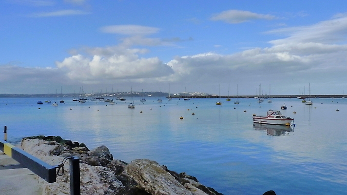 포토 JPG 해외이미지 바다 낚시 휴가 영국 어류 풍경 사람없음 물 여행객 항구 보트 역사 암초 포트 해외202004 해외포토 자연요소 유럽 배_교통 교통시설 레저 사람 수중동물 파일형식 이미지허브