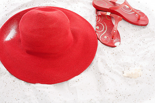 포토 JPG 해외이미지 모래 신발 휴가 사람없음 빨간색 여름 모래사장 샌들 오브젝트 해외202004 해외포토 계절 바다 컬러 파일형식 이미지허브