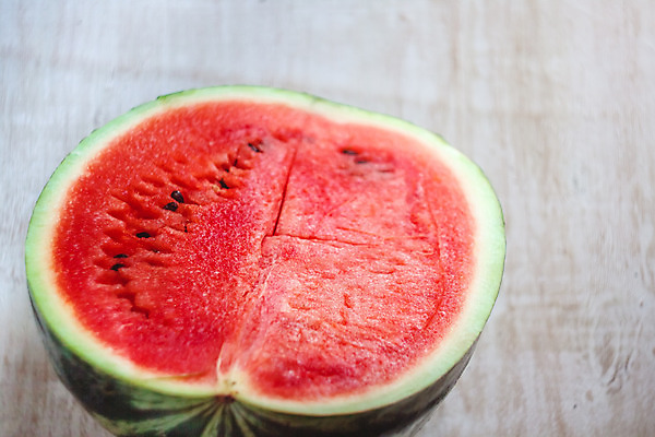 포토 JPG 해외이미지 조각 과일 단면 수박 사람없음 빨간색 초록색 신선 원형 달콤 슬라이스 수박씨 반쪽수박 수박조각 해외202004 해외포토 도형 컬러 씨앗 맛 파일형식 이미지허브