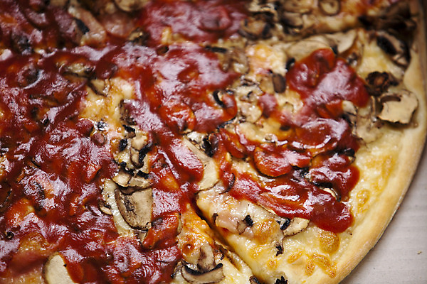 포토 JPG 해외이미지 피자 패스트푸드 사람없음 식사 저녁식사 이탈리아 이탈리아음식 정크푸드 폐기물 햄 베이컨 점심식사 모짜렐라치즈 살라미 해외202004 해외포토 유럽 치즈 서양음식 육류 돼지고기 인스턴트 쓰레기 파일형식 이미지허브