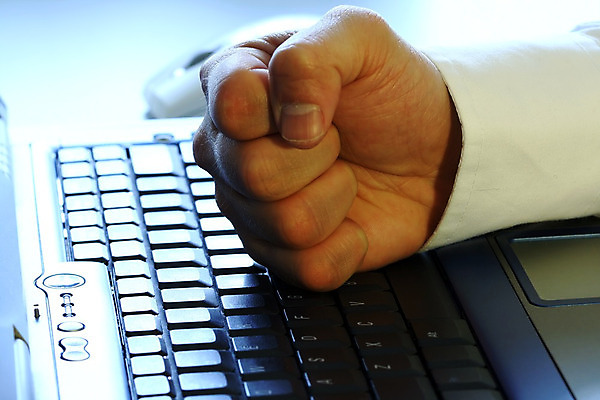 포토 JPG 해외이미지 직업 인터넷 비즈니스 성공 노동자 사람 사람없음 노트북 컴퓨터 공책 주먹 운전 분노 업무 비즈니스맨 좌절 결심 종업원 동료 경영자 경영 패기 해외202004 해외포토 남자 감정 컨셉 관계 모션 문구용품 전자제품 작업 직장인 자신감 리더 파일형식 이미지허브