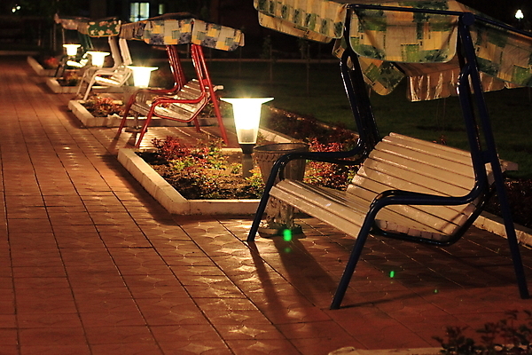 포토 JPG 해외이미지 휴식 사람없음 상점 등불 야간 그네 해외202004 해외포토 자연요소 컨셉 조명 파일형식 이미지허브