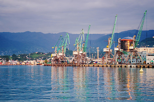 포토 JPG 해외이미지 구름 산업 바다 비즈니스 교통시설 하늘 건조 사람없음 파란색 항구 화물 보트 고속도로 상품 컨테이너 창고 기중기 무역 함선 상업 수납 짐차 포트 무거움 물류 해외202004 해외포토 자연요소 도로 컬러 교통 배_교통 자동차 운송업 중장비 무게 시설 파일형식 이미지허브
