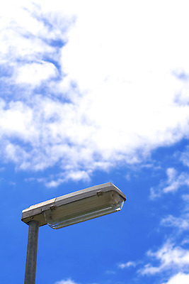 포토 JPG 해외이미지 구름 백그라운드 전구 하늘 추상 조명 사람없음 가로 파란색 빛 금속 회색 흰색 램프 도시 오브젝트 네온 강렬 해외202004 해외포토 자연요소 컬러 무늬 재질 파일형식 이미지허브