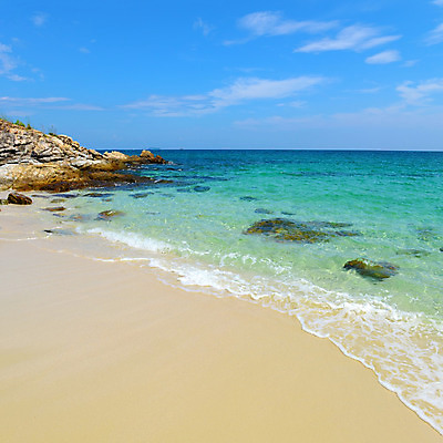 포토 JPG 해외이미지 나무 계절 모래 파도 바다 섬 여행 백그라운드 컨셉 잎 태국 자연 하늘 날씨 휴가 휴식 풍경 사람없음 야외 가로 초록색 물 여름 햇빛 태양 노란색 여행객 우주 맑음 침묵 바위 장면 내추럴 터키석 파라다이스 해외202004 해외포토 자연요소 식물 아시아 컬러 사람 소리 돌_바위 보석 생태계 파일형식 이미지허브