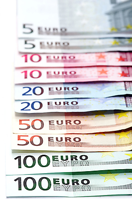 포토 JPG 해외이미지 유럽 종이 컨셉 지폐 돈 비즈니스 성공 사람없음 초록색 금융 경제 쇼핑 세일 쪽지 저축 유로 변화 시장 재산 구매 주식 가격 심볼 오브젝트 속도 상업 결제 이익 가치 계산서 빚 고립 세금 수입 위기 해외202004 해외포토 나라 컬러 파일형식 이미지허브